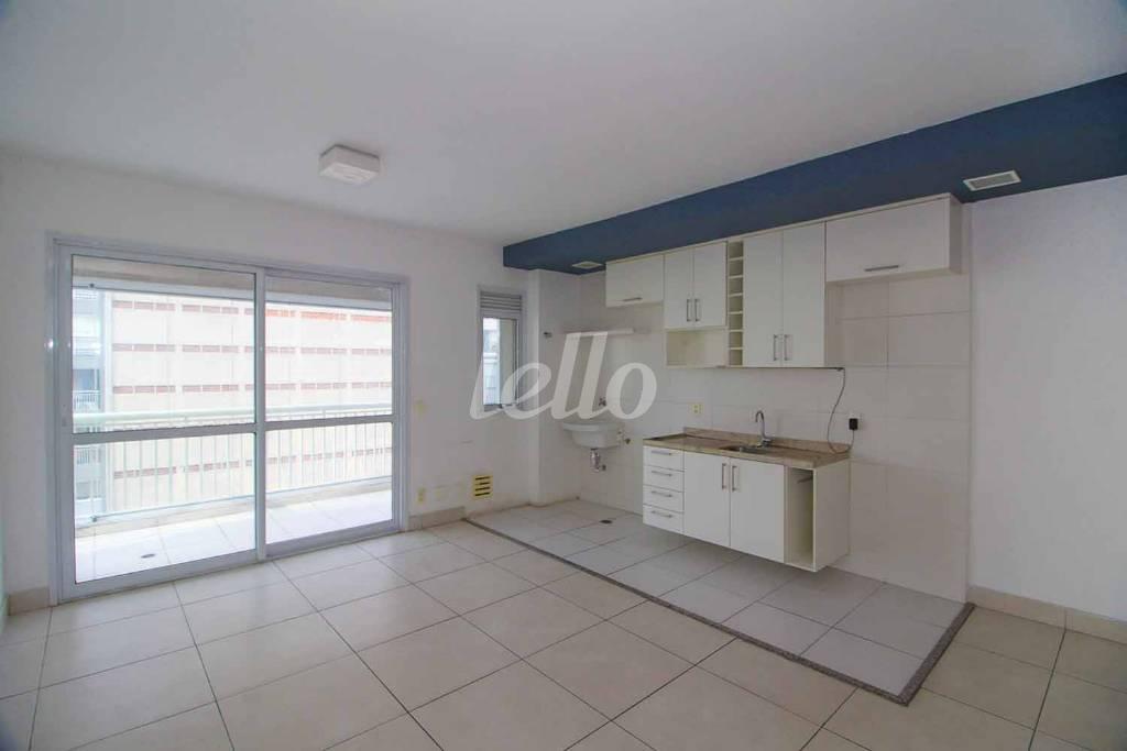 SALA de Apartamento para alugar, Padrão com 64 m², 1 quarto e 1 vaga em Centro - São Paulo