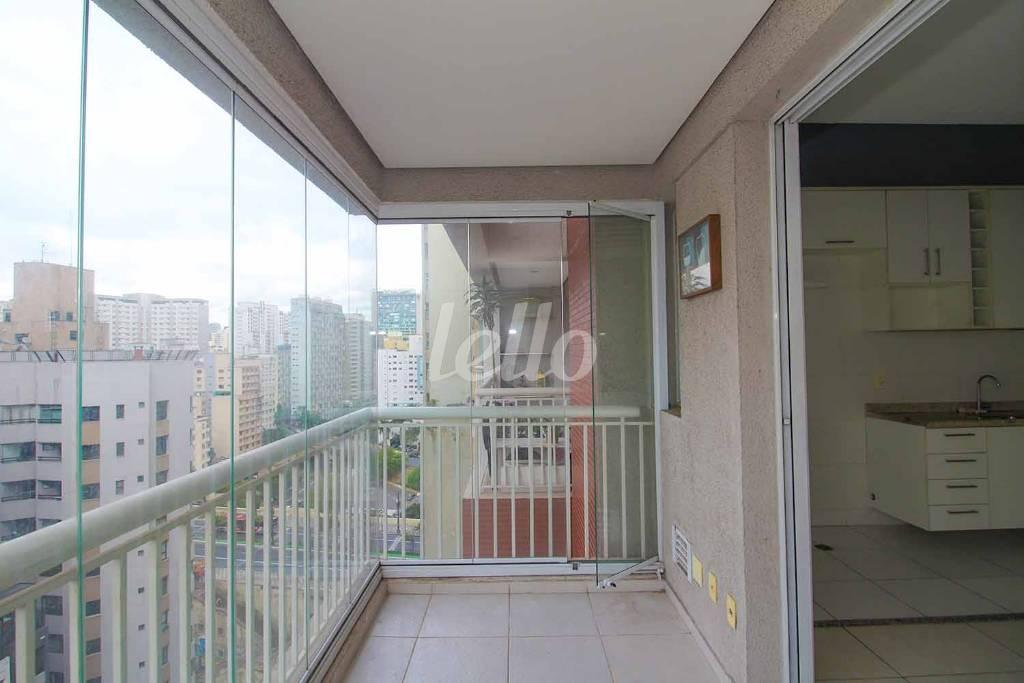 VARANDA de Apartamento para alugar, Padrão com 64 m², 1 quarto e 1 vaga em Centro - São Paulo