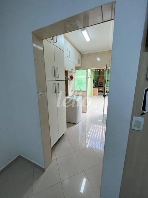 ÁREA DE SERVIÇO de Casa à venda, assobradada com 243 m², 3 quartos e 5 vagas em Vila Scarpelli - Santo André