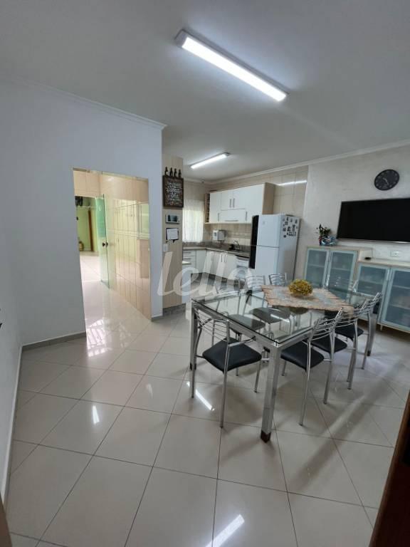 COZINHA de Casa à venda, assobradada com 243 m², 3 quartos e 5 vagas em Vila Scarpelli - Santo André