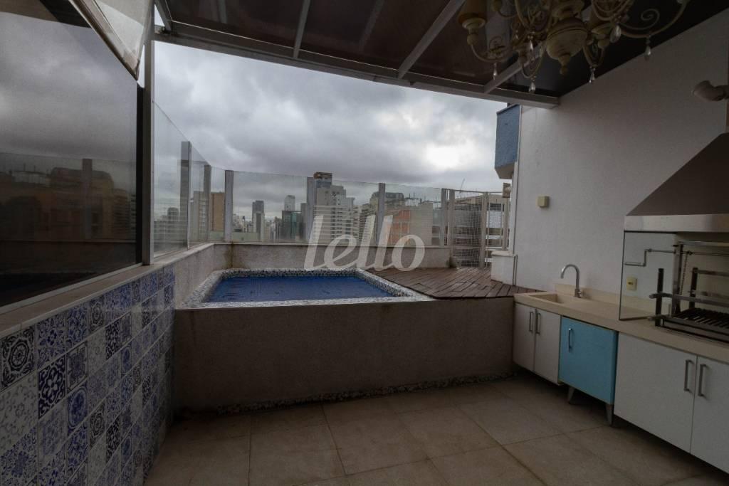 SACADA GOURMET E PISCINA de Apartamento para alugar, cobertura - Padrão com 250 m², 3 quartos e 4 vagas em Vila Nova Conceição - São Paulo
