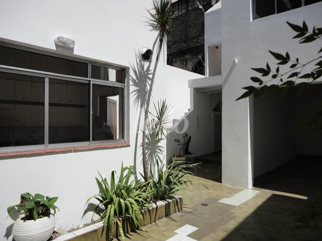 QUINTAL de Casa à venda, sobrado com 190 m², 3 quartos e 4 vagas em Cambuci - São Paulo