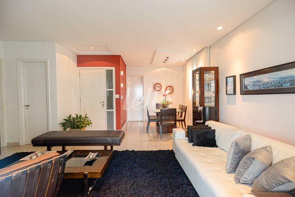 SALA PARA DOIS AMBIENTES de Apartamento à venda, Padrão com 120 m², 3 quartos e 2 vagas em Mooca - São Paulo