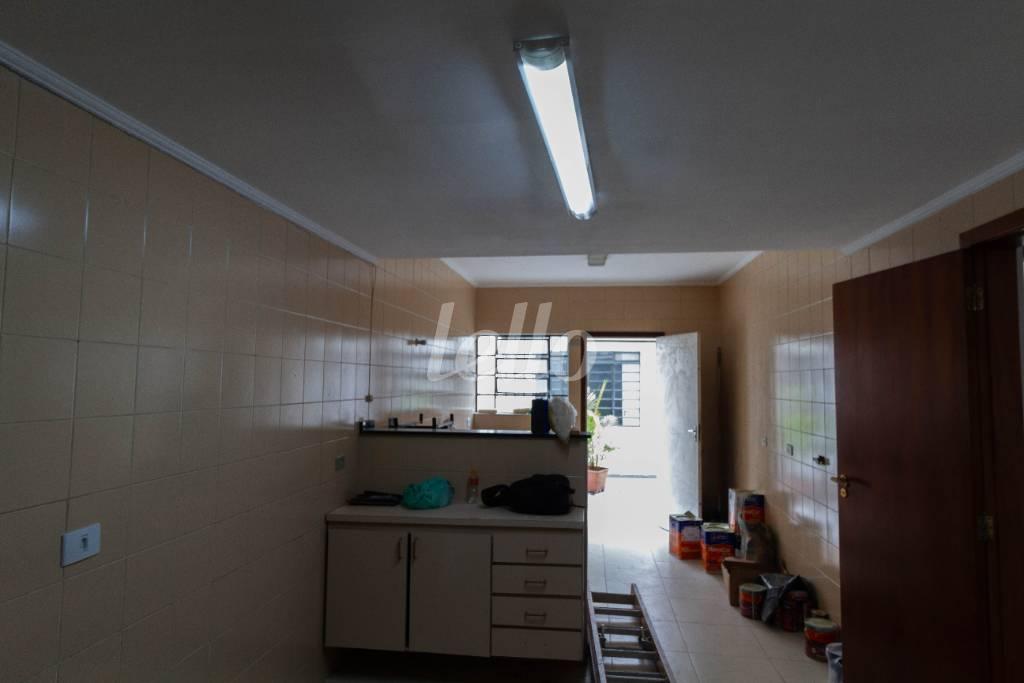 COPA de Casa para alugar, sobrado com 300 m², 4 quartos e 6 vagas em Jardim Paulistano - São Paulo