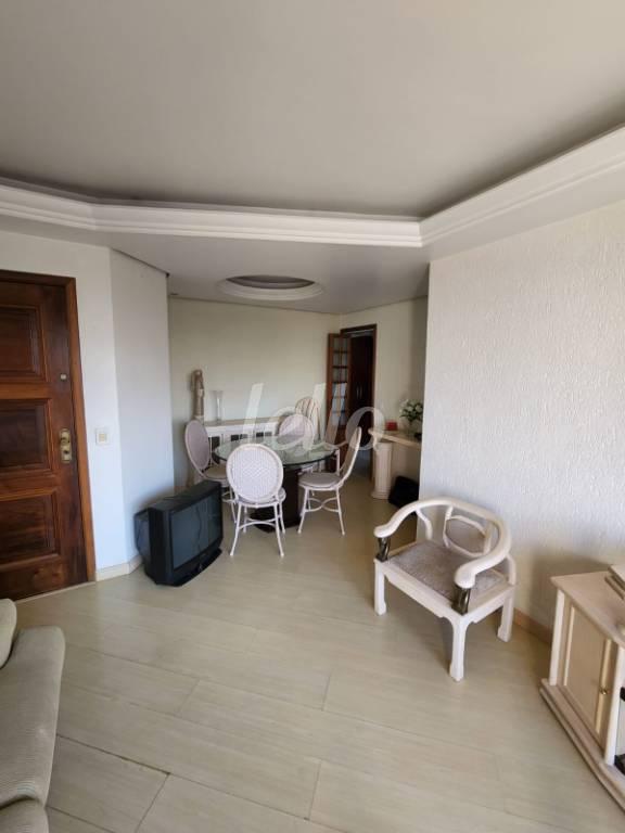 SALA de Apartamento à venda, Padrão com 80 m², 2 quartos e 1 vaga em Vila Bertioga - São Paulo