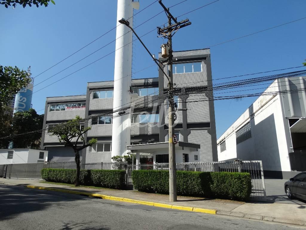 FACHADA de Galpão/Armazém para alugar, Padrão com 2572 m², e 25 vagas em Alphaville Empresarial - Barueri