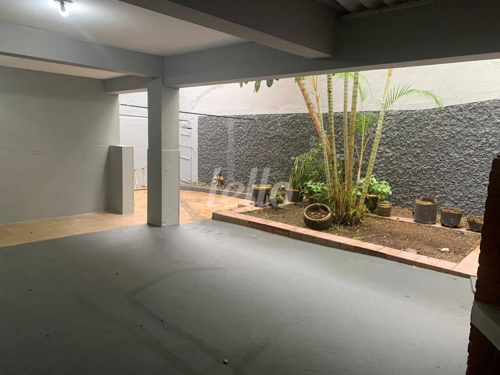 QUINTAL de Casa à venda, assobradada com 240 m², 3 quartos e 3 vagas em Santa Paula - São Caetano do Sul