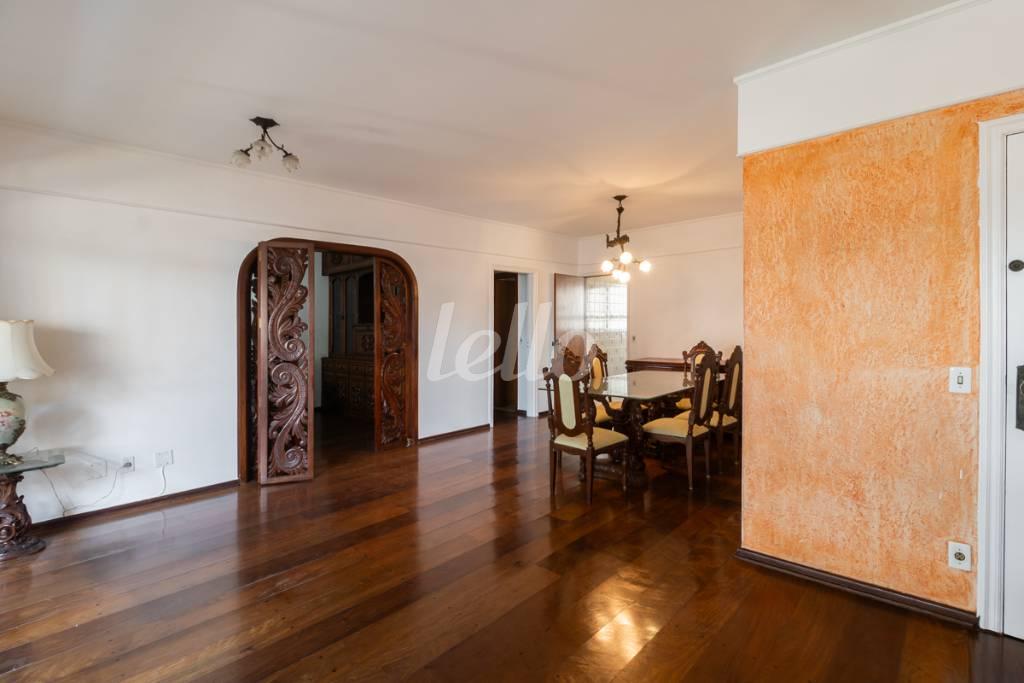 SALA de Apartamento à venda, Padrão com 160 m², 3 quartos e 2 vagas em Vila Bastos - Santo André