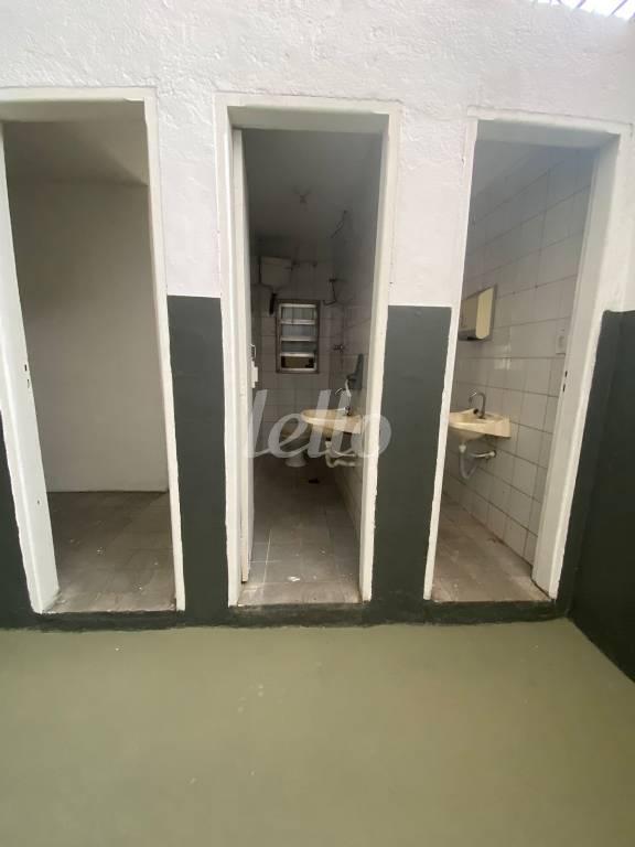 ENTRADA WC de Galpão/Armazém à venda, Padrão com 500 m², e 12 vagas em Vila Santa Luzia - São Bernardo do Campo