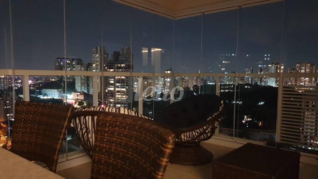 VISTA NOTURNA de Apartamento à venda, Padrão com 95 m², 3 quartos e 2 vagas em Santa Teresinha - São Paulo