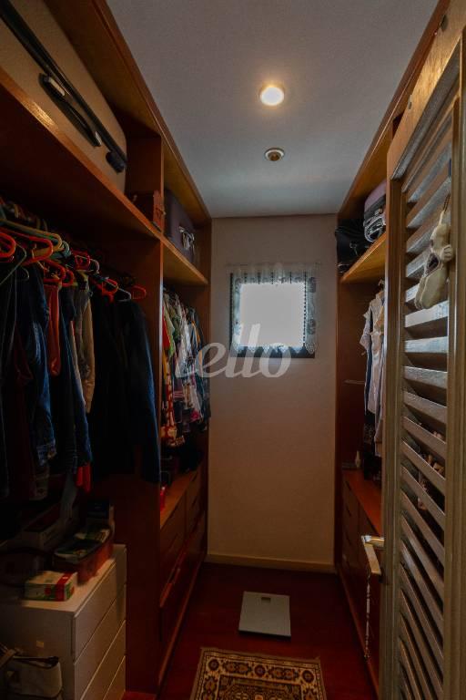 CLOSET SUÍTE 3 de Apartamento à venda, Padrão com 164 m², 3 quartos e 2 vagas em Vila Regente Feijó - São Paulo