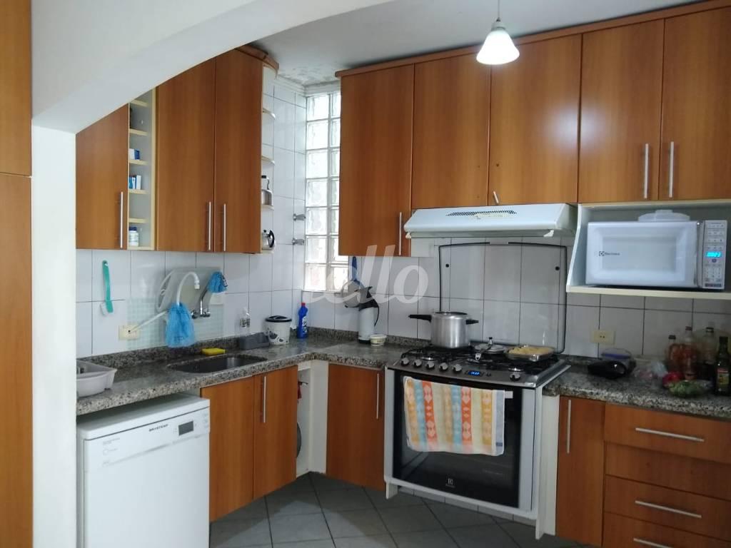 COZINHA de Casa à venda, térrea com 186 m², 4 quartos e 2 vagas em Vila Bastos - Santo André