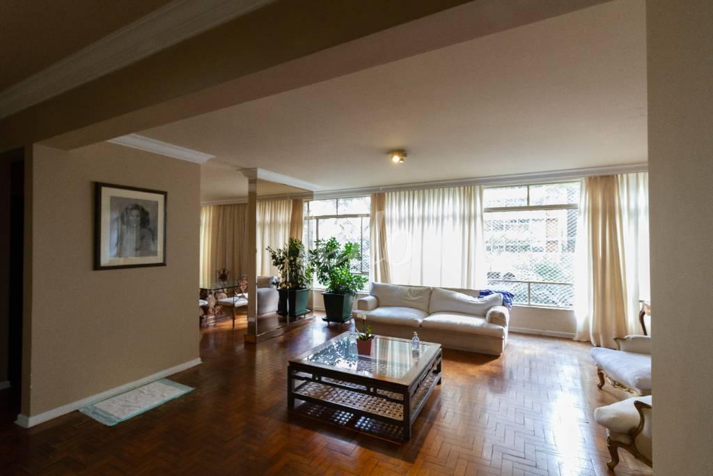 SALA DE ESTAR de Apartamento para alugar, Padrão com 395 m², 4 quartos e 2 vagas em Jardim Paulista - São Paulo