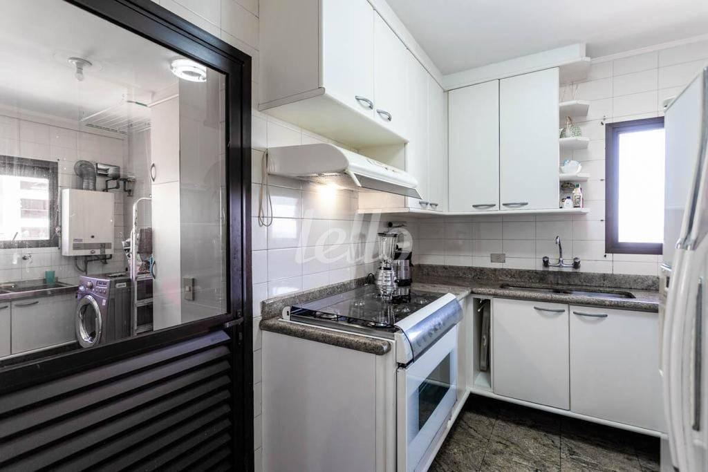 COZINHA / ÁREA DE SERVIÇO de Apartamento para alugar, Padrão com 240 m², 4 quartos e 4 vagas em Paraíso - São Paulo