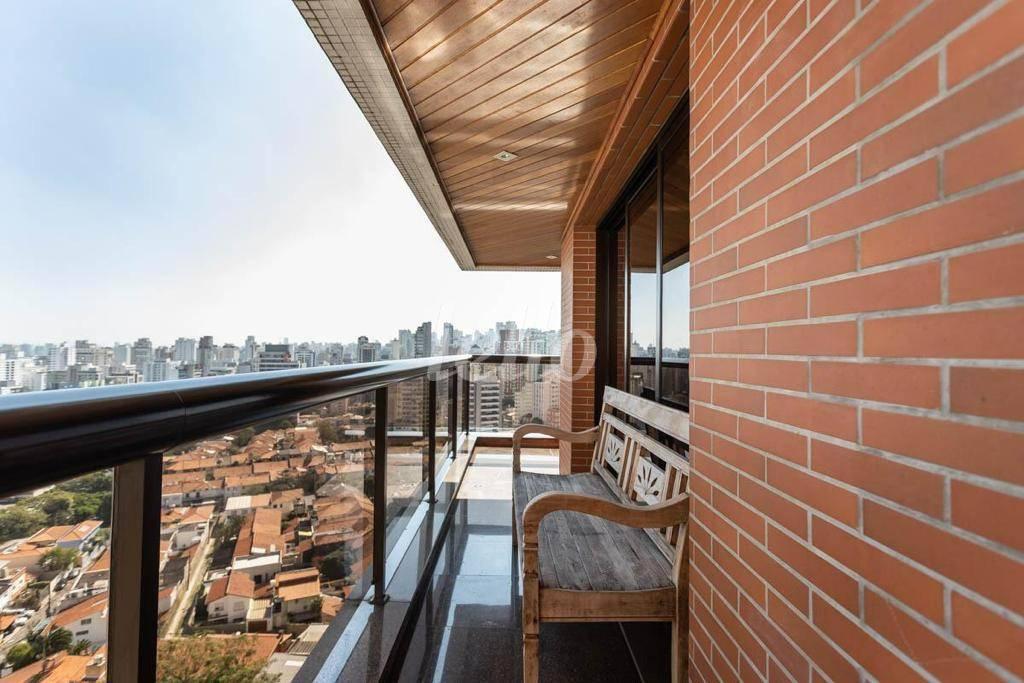 VARANDA de Apartamento para alugar, Padrão com 240 m², 4 quartos e 4 vagas em Paraíso - São Paulo