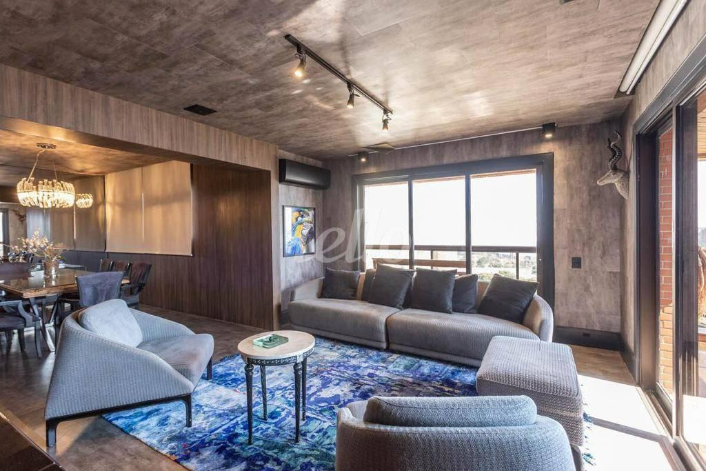 SALA de Apartamento para alugar, Padrão com 240 m², 4 quartos e 4 vagas em Paraíso - São Paulo