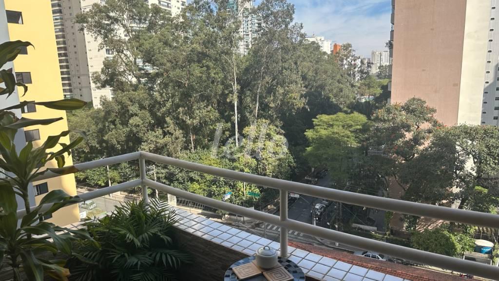 SACADA de Apartamento à venda, Padrão com 45 m², 1 quarto e 1 vaga em Brooklin Paulista - São Paulo