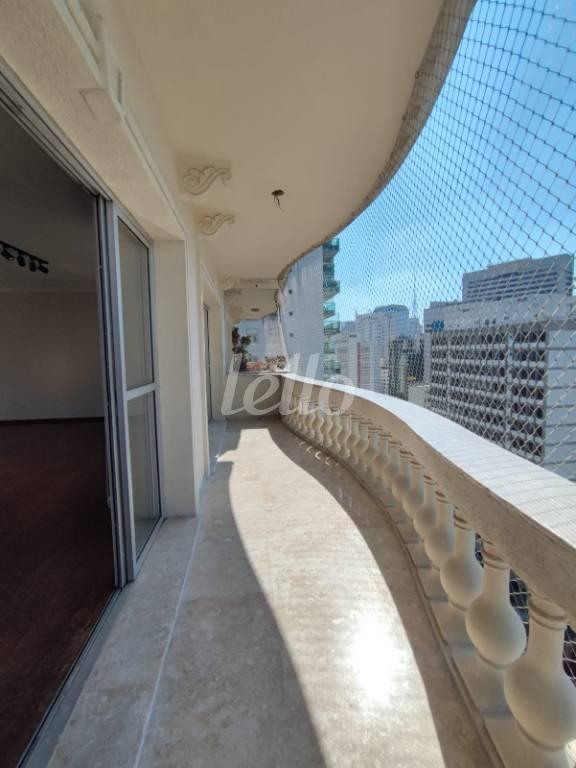 VARANDA de Apartamento para alugar, Padrão com 240 m², 4 quartos e 2 vagas em Paraíso - São Paulo