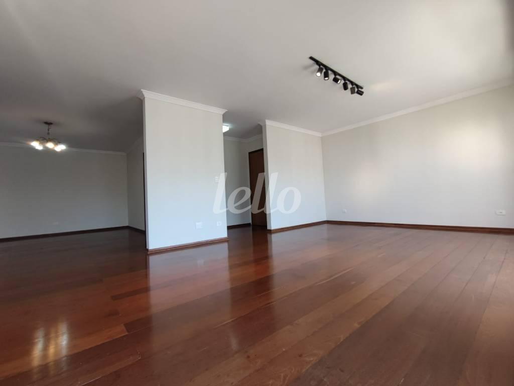 SALA de Apartamento para alugar, Padrão com 240 m², 4 quartos e 2 vagas em Paraíso - São Paulo