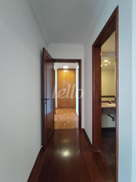 CORREDOR de Apartamento para alugar, Padrão com 240 m², 4 quartos e 2 vagas em Paraíso - São Paulo