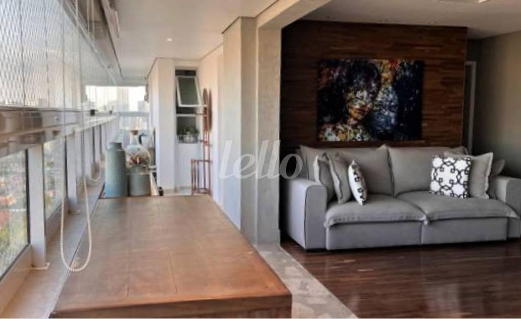 VARANDA GOURMET de Apartamento à venda, Padrão com 130 m², 3 quartos e 3 vagas em Brooklin Paulista - São Paulo
