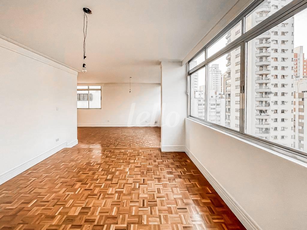 SALA de Apartamento à venda, Padrão com 240 m², 3 quartos e 2 vagas em Jardins - São Paulo
