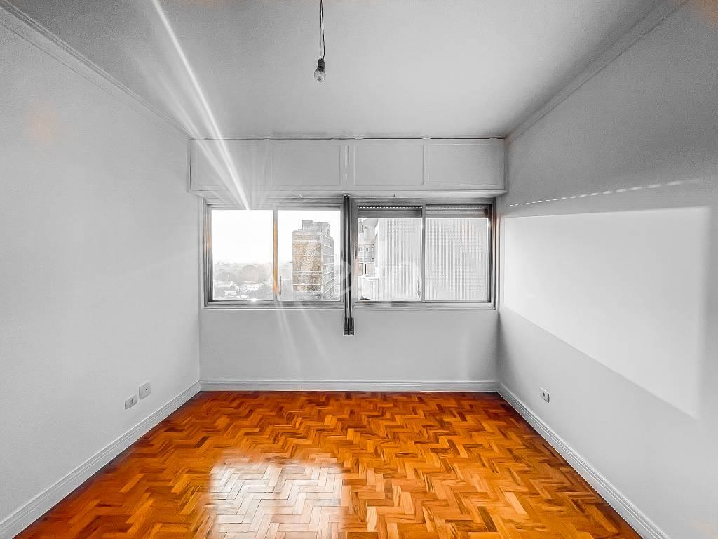 QUARTO 2 de Apartamento à venda, Padrão com 240 m², 3 quartos e 2 vagas em Jardins - São Paulo