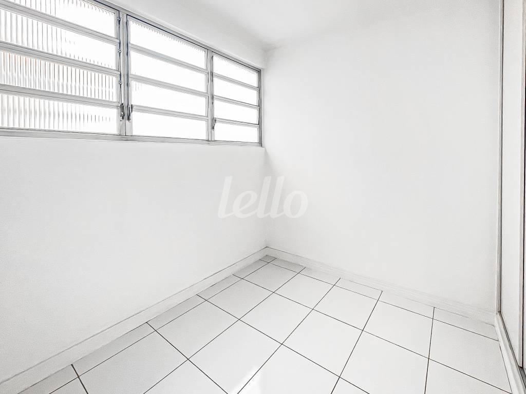 QUARTO DE SERIVÇO de Apartamento à venda, Padrão com 240 m², 3 quartos e 2 vagas em Jardins - São Paulo