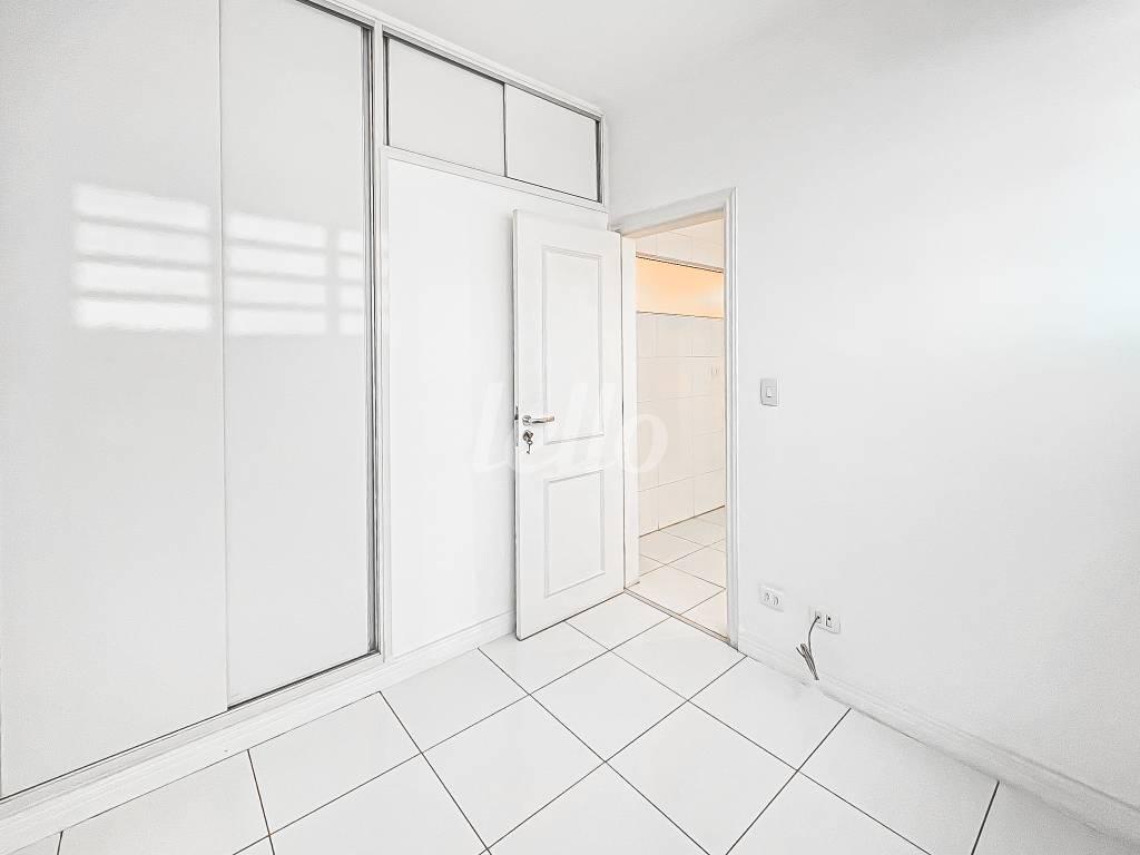 QUARTO DE SERVIÇO de Apartamento à venda, Padrão com 240 m², 3 quartos e 2 vagas em Jardins - São Paulo