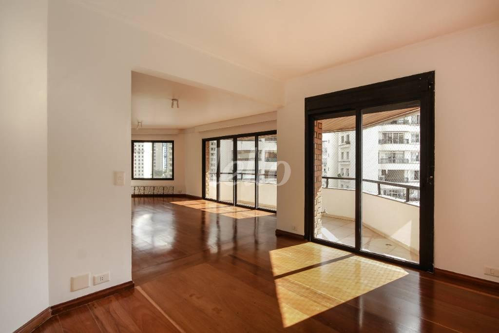 SALA de Apartamento à venda, Padrão com 204 m², 3 quartos e 3 vagas em Itaim Bibi - São Paulo