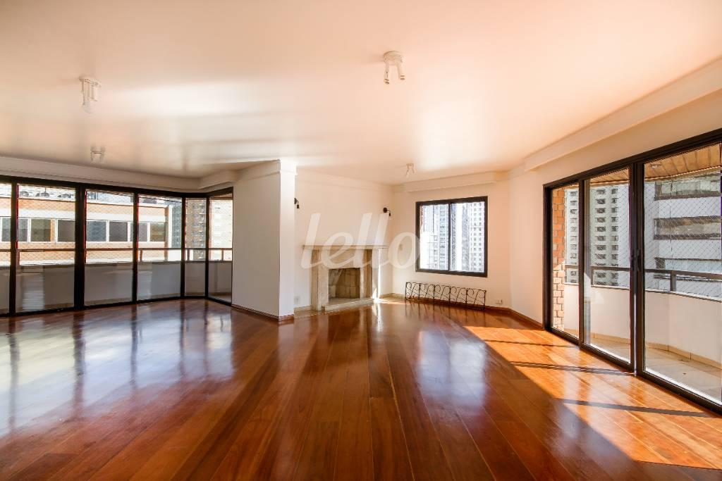 SALA de Apartamento à venda, Padrão com 204 m², 3 quartos e 3 vagas em Itaim Bibi - São Paulo