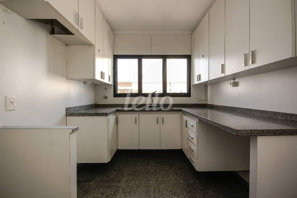 COZINHA de Apartamento à venda, Padrão com 204 m², 3 quartos e 3 vagas em Itaim Bibi - São Paulo