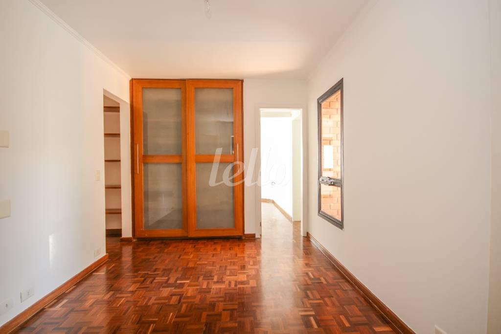 DORMITÓRIO SUÍTE 1 de Apartamento à venda, Padrão com 204 m², 3 quartos e 3 vagas em Itaim Bibi - São Paulo