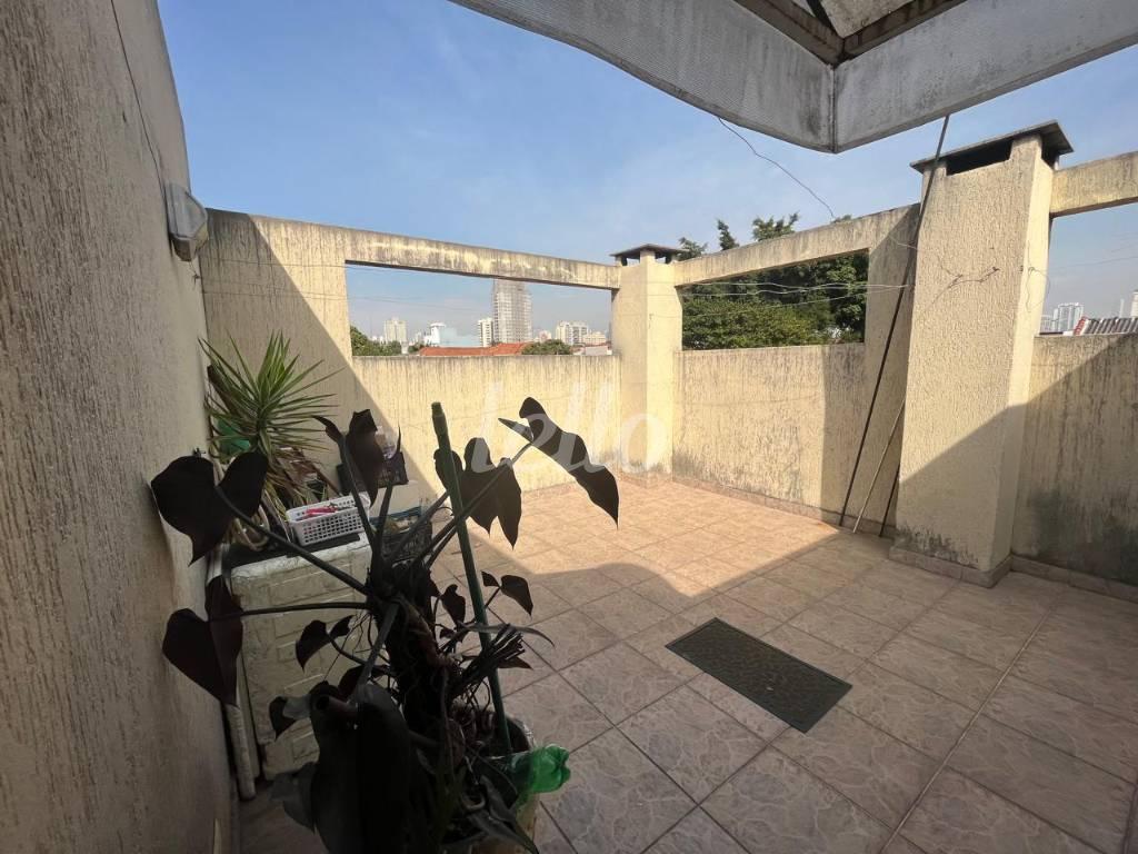 TERRAÇO FUNDOS de Casa à venda, sobrado com 481 m², 6 quartos e 6 vagas em Maranhão - São Paulo