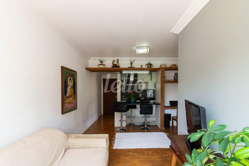 SALA de Apartamento à venda, Padrão com 67 m², 2 quartos e 1 vaga em Alto de Pinheiros - São Paulo