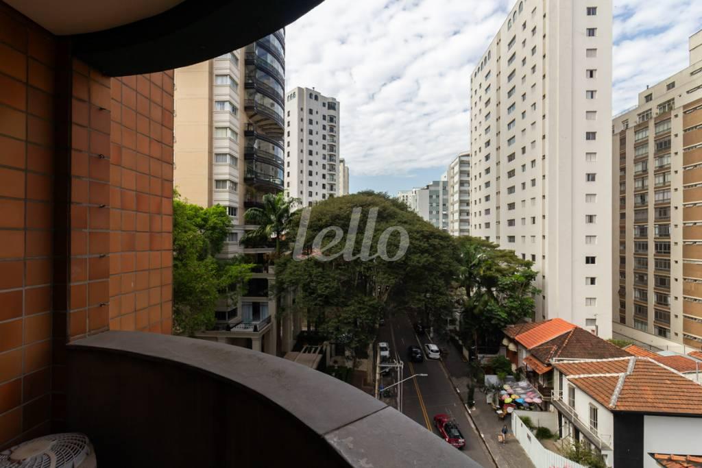 VARANDA de Apartamento para alugar, Padrão com 60 m², 2 quartos e 2 vagas em Jardim Paulista - São Paulo