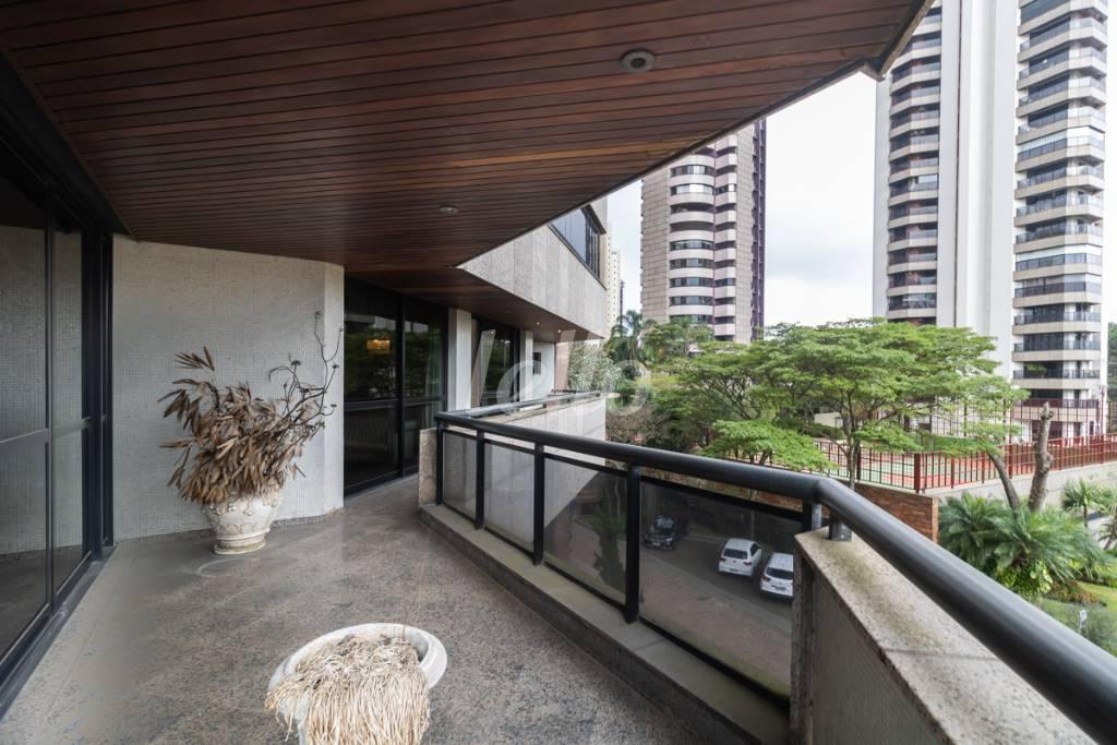 12 VARANDA de Apartamento para alugar, Padrão com 520 m², 4 quartos e 5 vagas em Vila Analia Franco - São Paulo