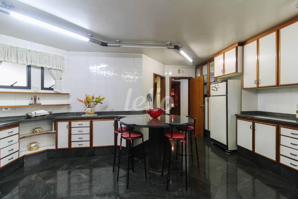 44 COZINHA de Apartamento para alugar, Padrão com 520 m², 4 quartos e 5 vagas em Vila Analia Franco - São Paulo