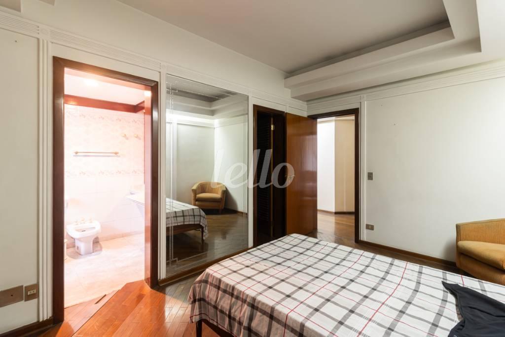 17 SUITE 1 de Apartamento para alugar, Padrão com 520 m², 4 quartos e 5 vagas em Vila Analia Franco - São Paulo