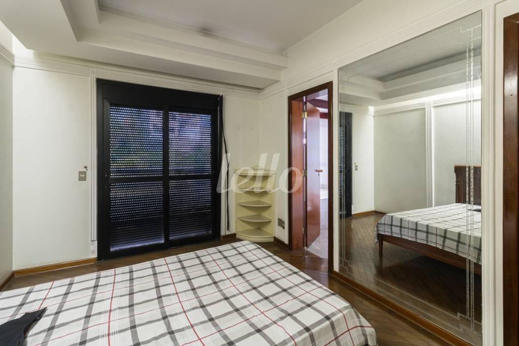 15 SUITE 1 de Apartamento para alugar, Padrão com 520 m², 4 quartos e 5 vagas em Vila Analia Franco - São Paulo