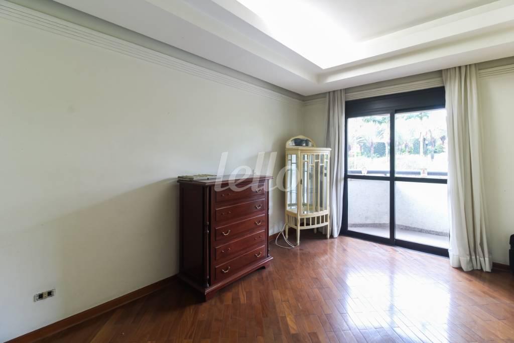 33 SUITE 4 de Apartamento para alugar, Padrão com 520 m², 4 quartos e 5 vagas em Vila Analia Franco - São Paulo