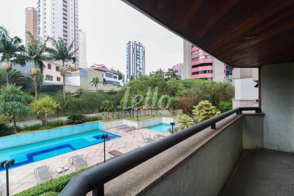 37 VARANDA de Apartamento para alugar, Padrão com 520 m², 4 quartos e 5 vagas em Vila Analia Franco - São Paulo