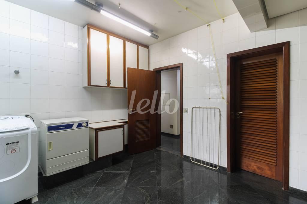 48 ÁREA DE SERVIÇO de Apartamento para alugar, Padrão com 520 m², 4 quartos e 5 vagas em Vila Analia Franco - São Paulo