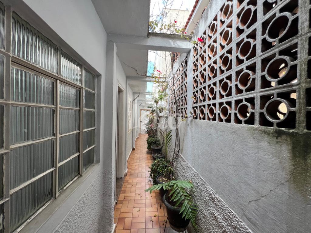 QUINTAL de Casa à venda, térrea com 110 m², 2 quartos e 2 vagas em Jardim Guairaca - São Paulo