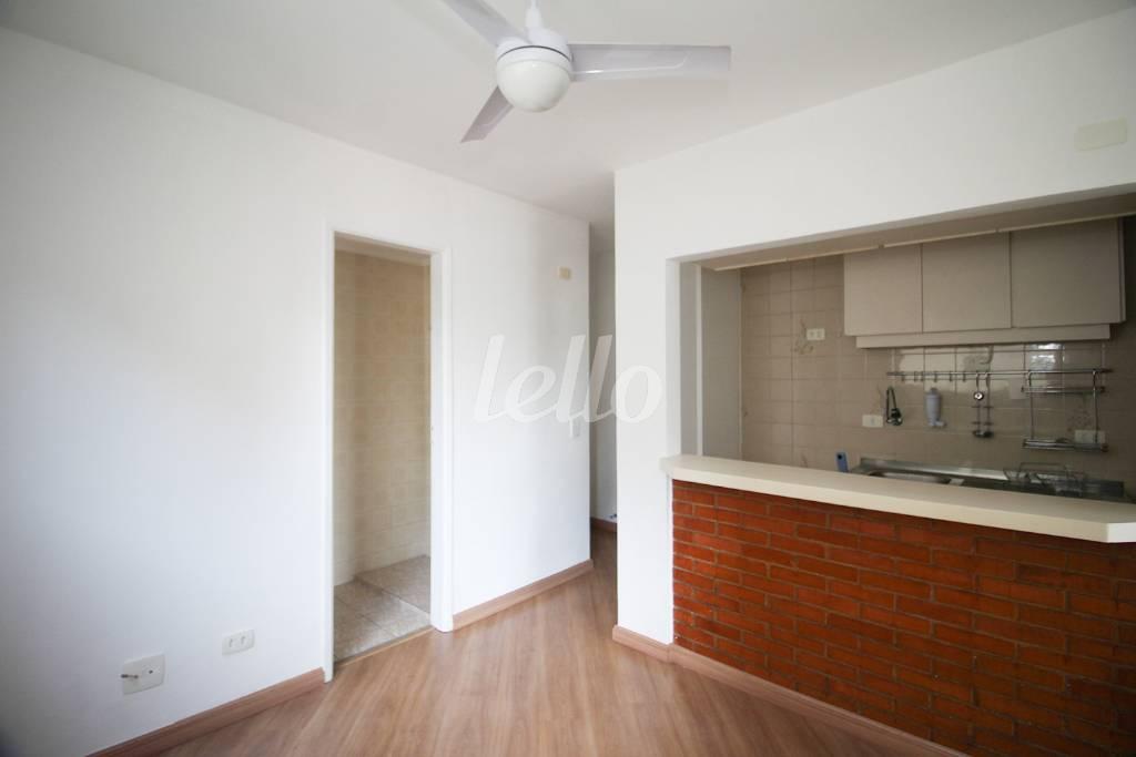 SALA de Apartamento para alugar, Padrão com 35 m², 1 quarto e 1 vaga em Jardim Paulista - São Paulo