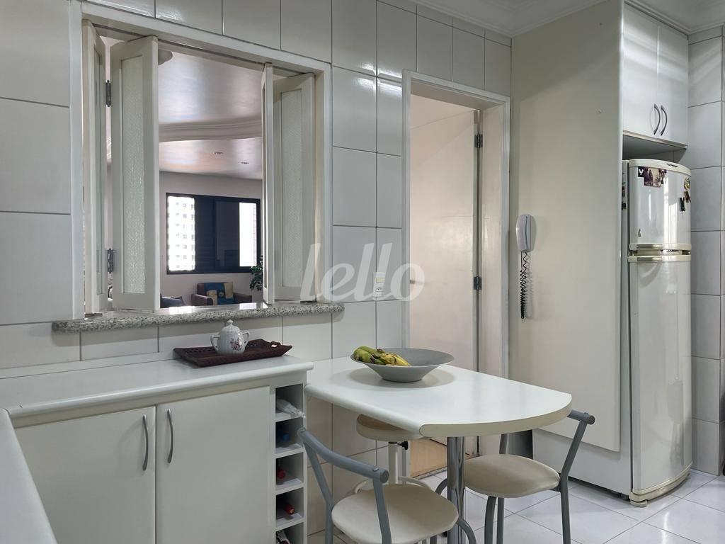 COZINHA de Apartamento à venda, Padrão com 93 m², 2 quartos e 2 vagas em Vila Gomes Cardim - São Paulo