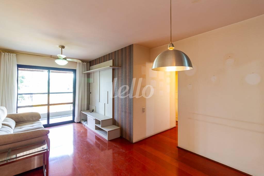 SALA de Apartamento para alugar, Padrão com 68 m², 3 quartos e 1 vaga em Vila Nova Conceição - São Paulo