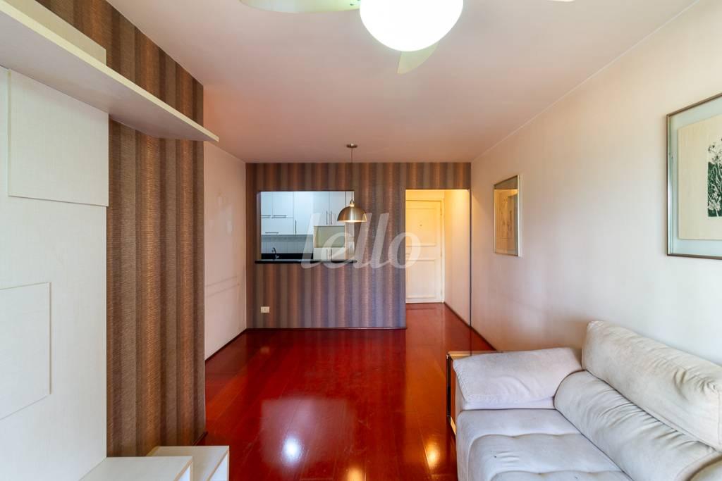 SALA de Apartamento para alugar, Padrão com 68 m², 3 quartos e 1 vaga em Vila Nova Conceição - São Paulo