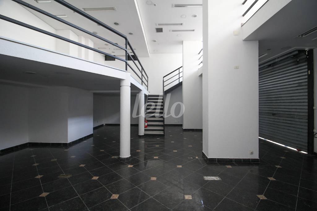 SALÃO de Loja para alugar, Padrão com 170 m², e 10 vagas em Vila Mariana - São Paulo
