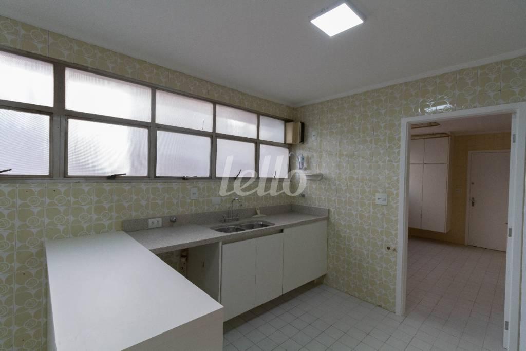 COZINHA de Apartamento para alugar, Padrão com 173 m², 3 quartos e 2 vagas em Itaim Bibi - São Paulo
